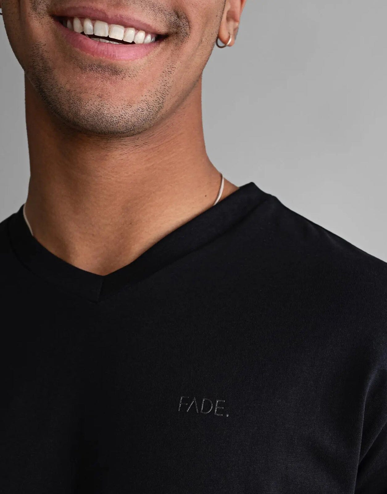 Fade Essential V-Neck Black T-Shirt